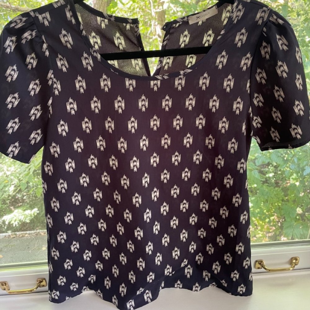 Everly Navy and White Patterned Short Sleeve Blouse